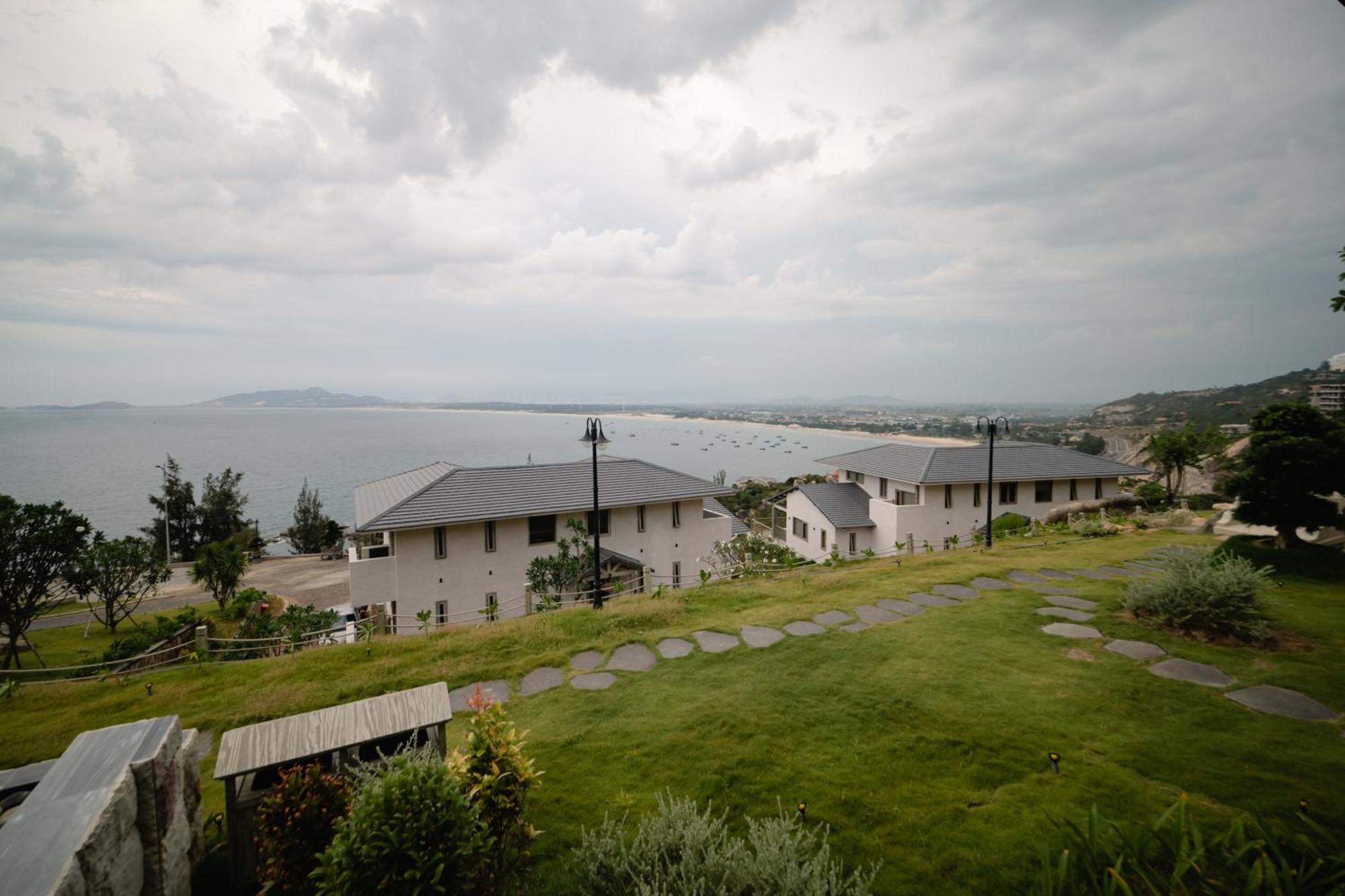 Crown Retreat Quy Nhon Resort Esterno foto